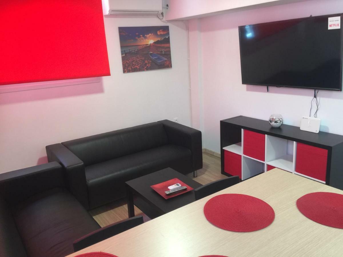 Loutraki Hostel Экстерьер фото