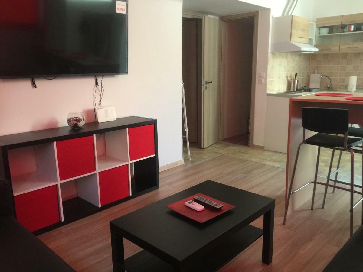 Loutraki Hostel Экстерьер фото