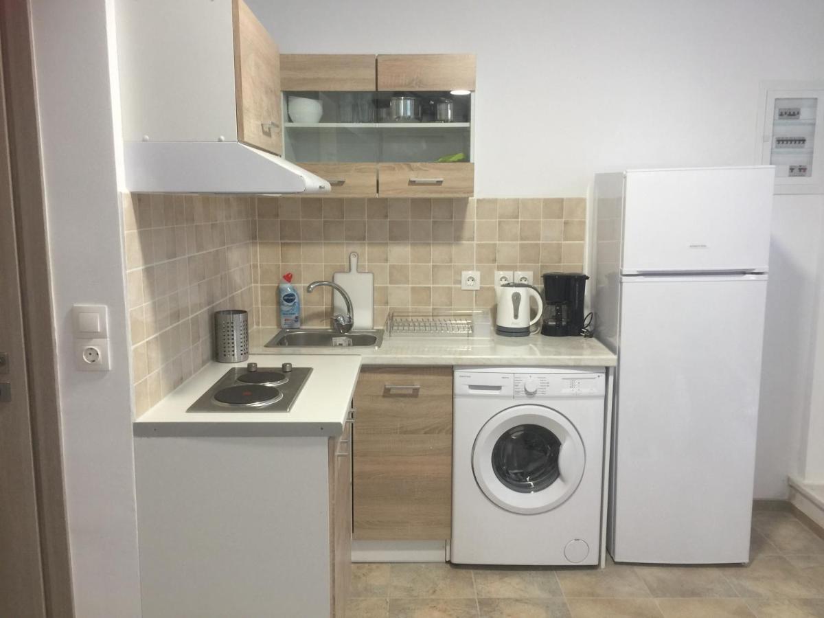 Loutraki Hostel Экстерьер фото