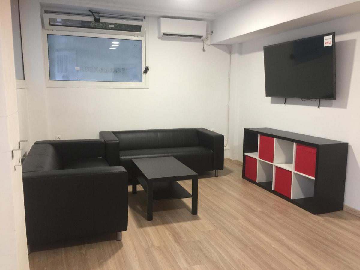 Loutraki Hostel Экстерьер фото